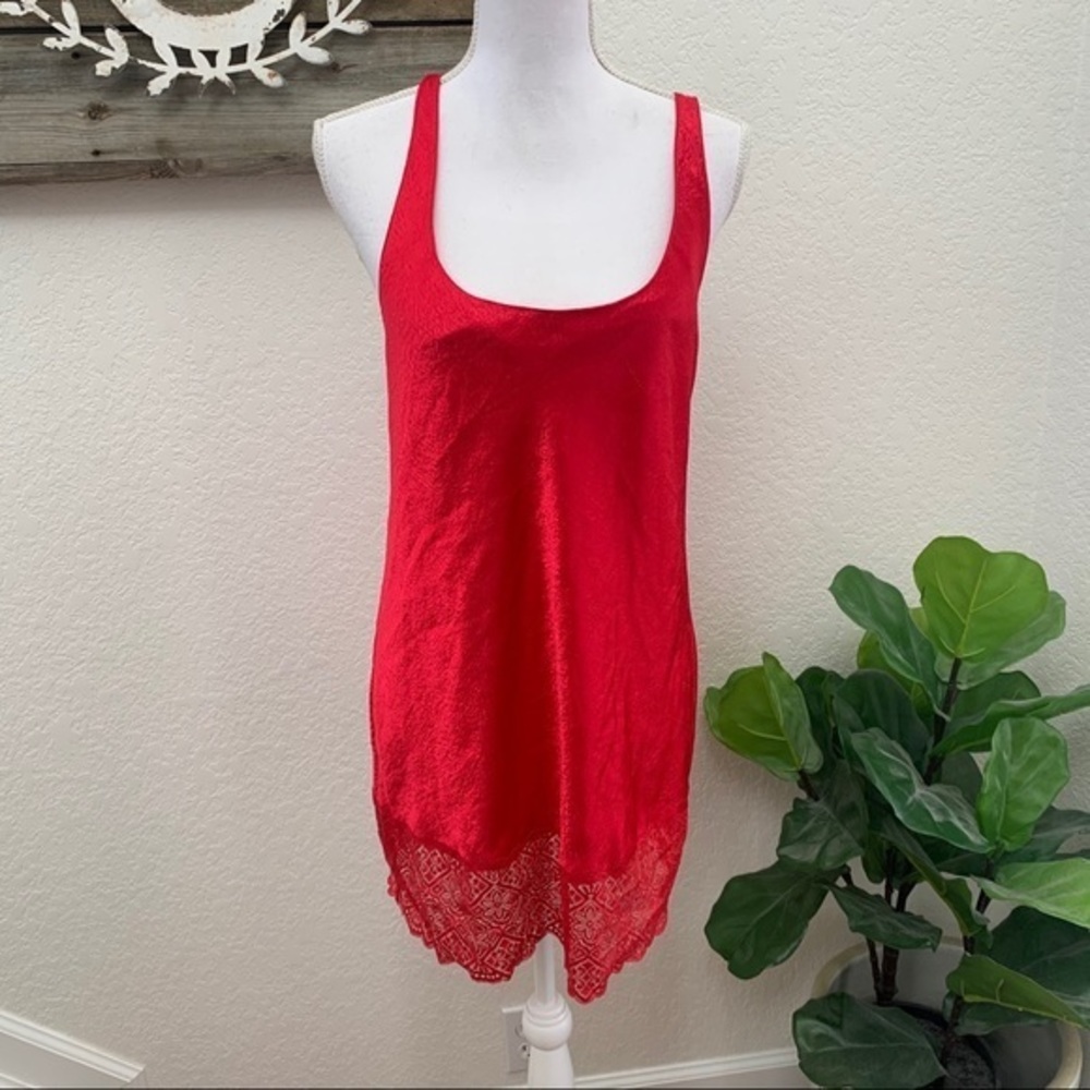 VTG Victoriaβs Secretβ red lace nightgown chemise M